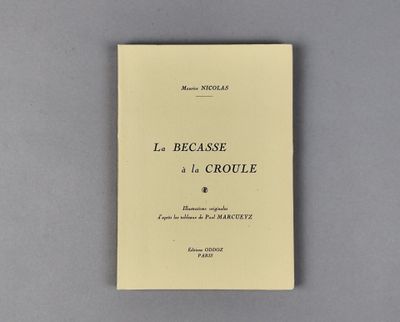 un livre jaune avec des inscriptions noires, posé sur une table
