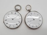 deux montres de poche en argent dont les cadrans sont ornés de chiffres romains