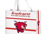 un gros plan sur un sac orné d'un taureau