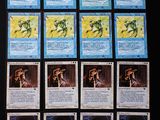 beaucoup de cartes sur la table