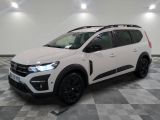 le 4x4 blanc est garé sur un carrelage à carreaux