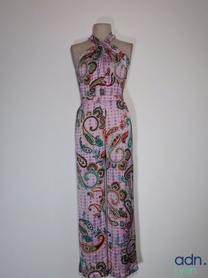 robe de femme sur un mannequin mannequin mannequin mannequin mannequin mannequin mannequin mannequin mannequin mann