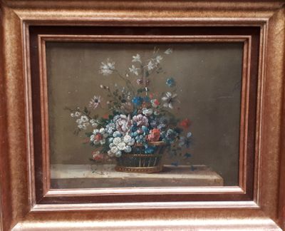 tableau représentant un panier de fleurs posé sur une table, dans un cadre en bois