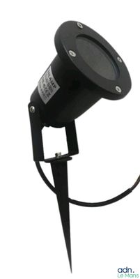 une image représentant un projecteur noir sur fond blanc