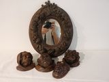 un homme se prenant en photo dans un miroir