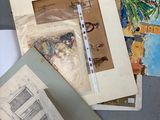 un grand nombre de documents posés sur une table