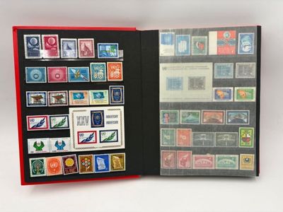 NATIONS UNIS albums de timbres neufs.