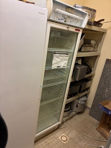 Conservateur armoire porte vitrée. Frais en sus 14.28%. TVA Récup...