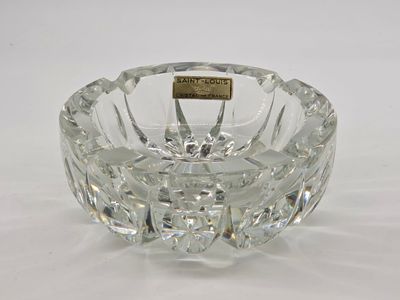 SAINT LOUIS. Cendrier en cristal moulé taillé.