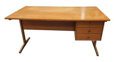un bureau en bois avec deux tiroirs et un tiroir en dessous