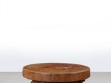 une photo d'un bol en bois posé sur une table