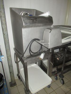 a machine that is sitting on a cart in a kitchen