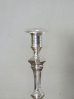 PAIRE DE FLAMBEAUX de style Louis XV en métal argenté à fût … (photo 3)