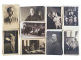 plusieurs vieilles photographies en noir et blanc représentant des hommes, des femmes et des enfants
