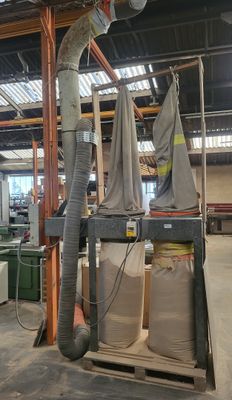 une image représentant une usine avec tout un tas de machines