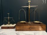 a scale that is sitting on top of a table
