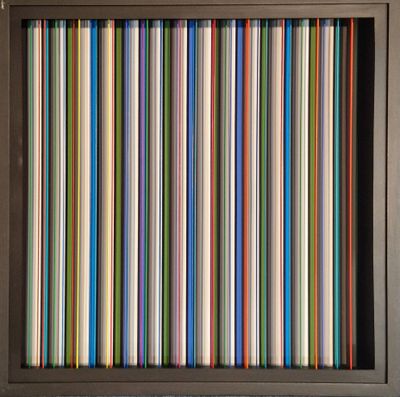 une photo d'un mur multicolore