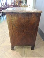 Commode en bois plaqué, la façade mouvementée ouvrant par qu… (photo 3)