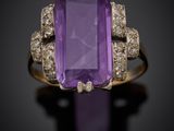 une bague en améthorate et diamants