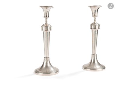 GAND - GENT 1798 - 1809 Paire de bougeoirs en argent 800°/°°…