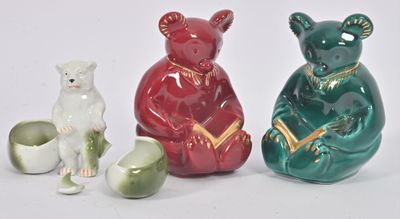 Paire de serre livres à décor d'ours lisant, en céramique ém…