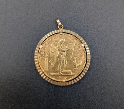 une pièce d'or portant l'image d'un homme et d'une femme
