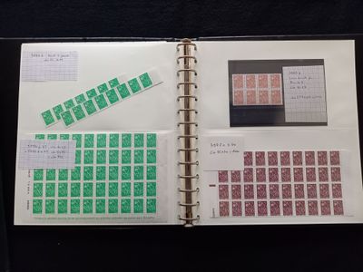 un classeur orné de timbres et d'une image représentant un clavier