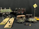 un grand nombre de trains miniatures posés sur une table