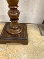 Colonne sellette en noyer mouluré et sculpté à décor cannelé… (photo 6)