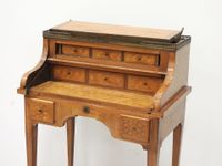 Bureau de pente en bois et placage à décor marqueté à motifs… (photo 2)