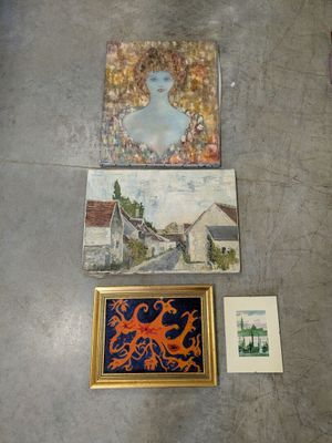 many paintings on the floor of this room