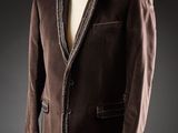 une image d'un costume sur un mannequin