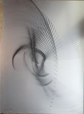 une image représentant une photo en noir et blanc d'un motif en spirale