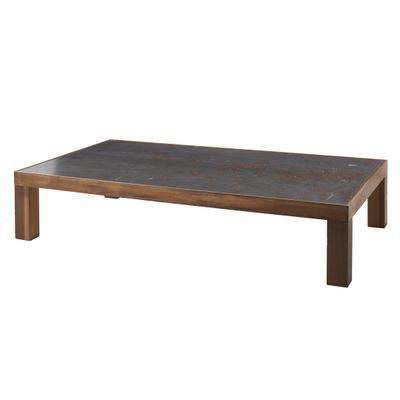 une photo d'une table basse en bois avec un plateau noir