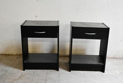 Parie de chevet en stratifié noir a un tiroir