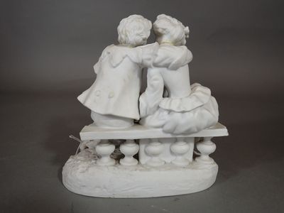 SEVRES, dans la goût de, Groupe en biscuit figurant un coupl…