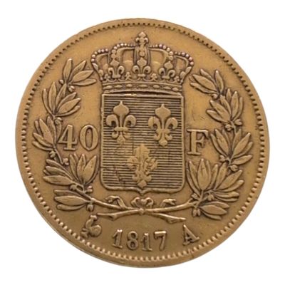Gros plan sur une pièce d'or ornée d'une couronne