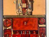une boîte contenant un grand nombre d'objets différents