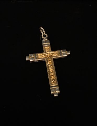 Pendentif croix religieuse en or 18 carats 750 millièmes. En règl...