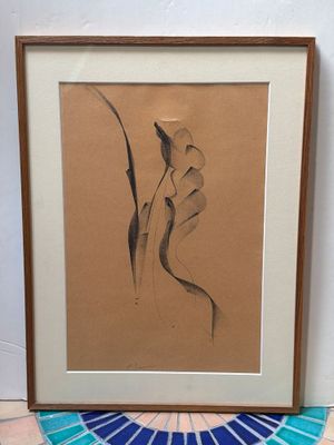 dessin encadré représentant une femme de profil sur un sol carrelé