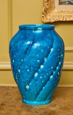 LACHENAL Grand vase en grès émaillé à glaçure bleu moucheté,…