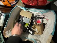1 sac contenant des prises électriques et régulateurs pour c…