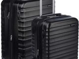 deux bagages noirs posés l'un à côté de l'autre sur une surface blanche