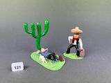 deux figurines représentant un homme et une femme avec un cactus