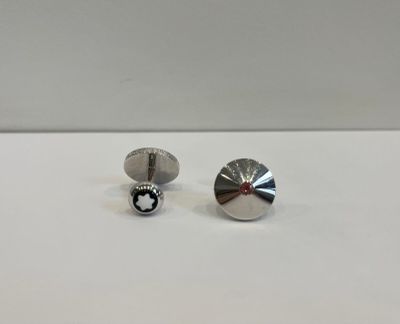 MONTBLANC. Paire de boutons de manchette en argent 925, fini…