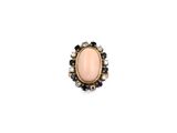 une image représentant une bague ornée d'une pierre rose entourée de pierres noires et blanches