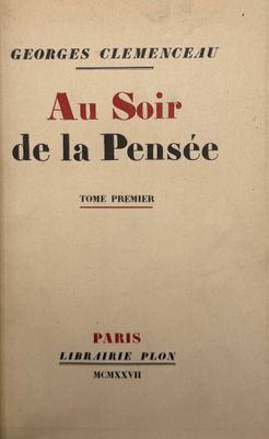 un vieux livre avec une image en noir et blanc