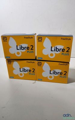 trois boîtes de Libre 2 Plus posées sur une table