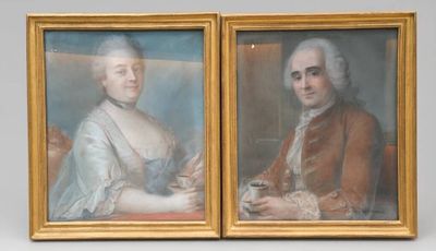 une paire de portraits représentant un homme et une femme