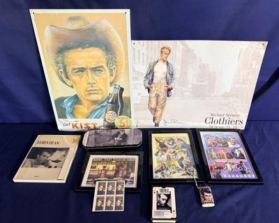 une image représentant une pile de livres et de DVD posés sur une table